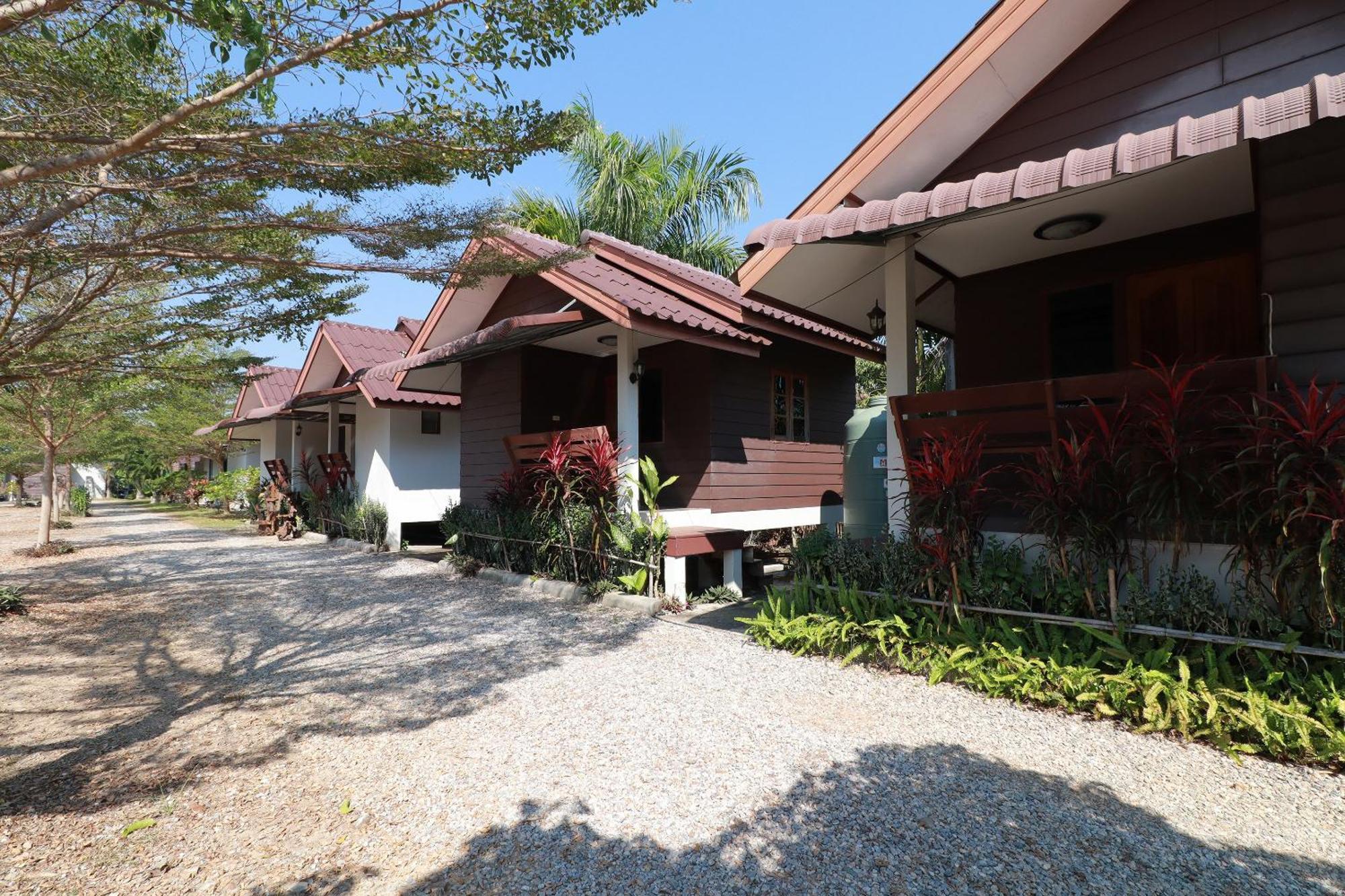 Oyo 553 Kongsup Resort Lamphun Exterior photo